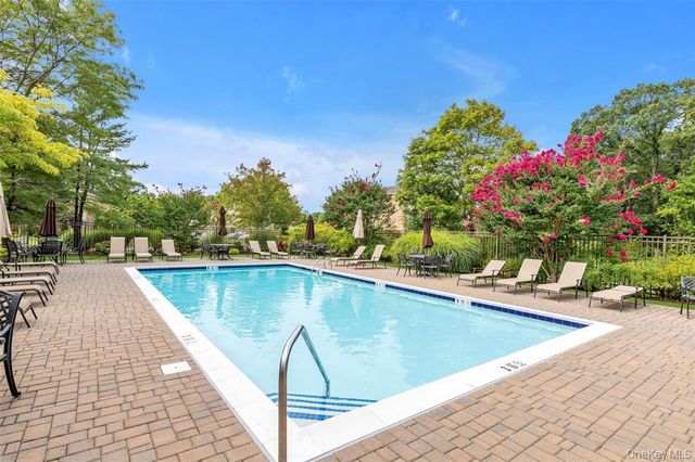 3 Town House Drive, Massapequa Park, NY 11762