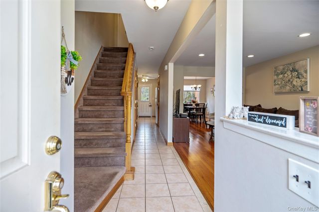 3 Town House Drive, Massapequa Park, NY 11762