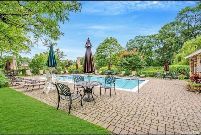 3 Town House Drive, Massapequa Park, NY 11762
