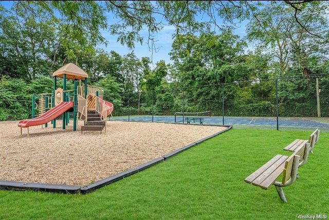 3 Town House Drive, Massapequa Park, NY 11762