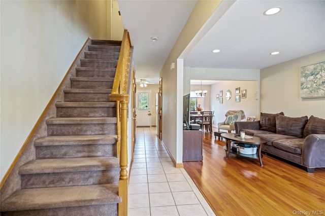 3 Town House Drive, Massapequa Park, NY 11762