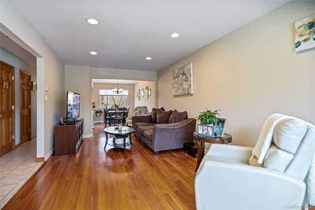 3 Town House Drive, Massapequa Park, NY 11762