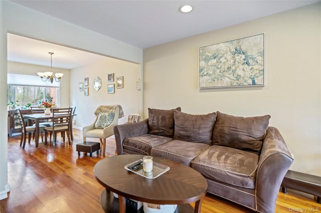 3 Town House Drive, Massapequa Park, NY 11762