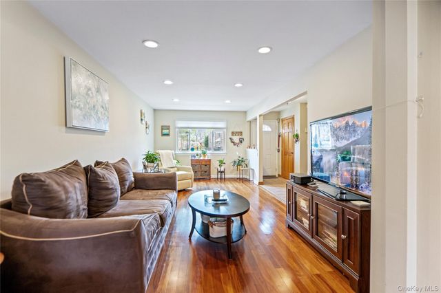 3 Town House Drive, Massapequa Park, NY 11762