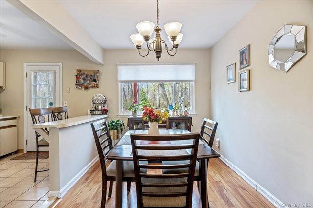 3 Town House Drive, Massapequa Park, NY 11762