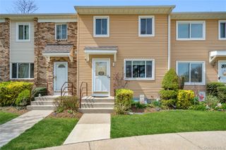 3 Town House Drive, Massapequa Park, NY 11762