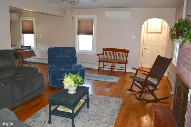 4061 LOCUST LN, Harrisburg, PA 17109