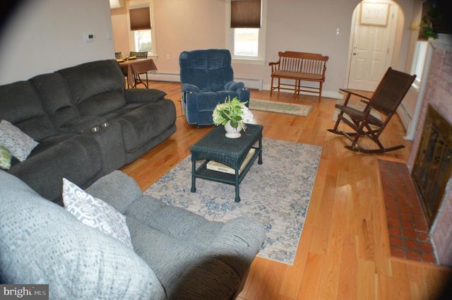 4061 LOCUST LN, Harrisburg, PA 17109