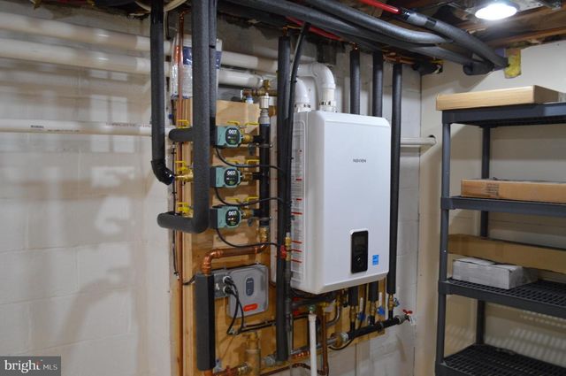 4061 LOCUST LN, Harrisburg, PA 17109