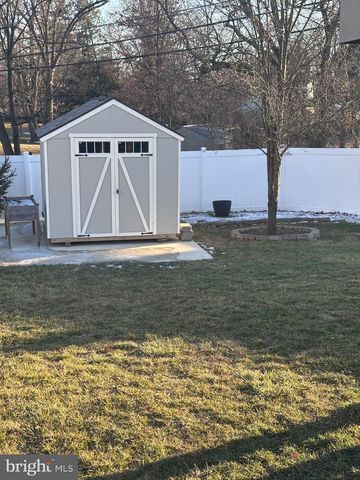 4061 LOCUST LN, Harrisburg, PA 17109