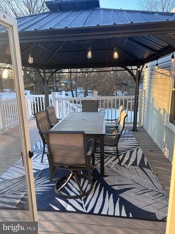 4061 LOCUST LN, Harrisburg, PA 17109