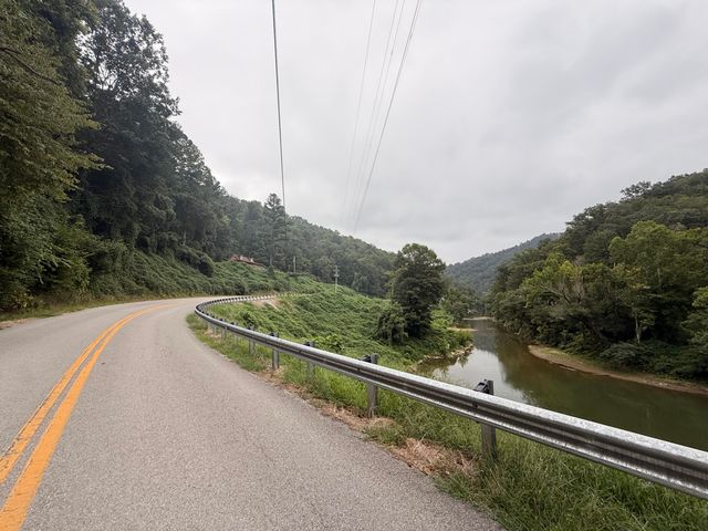 3001 Dryhill Road, Hyden, KY 41749
