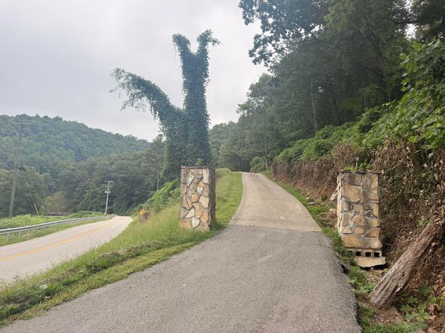 3001 Dryhill Road, Hyden, KY 41749