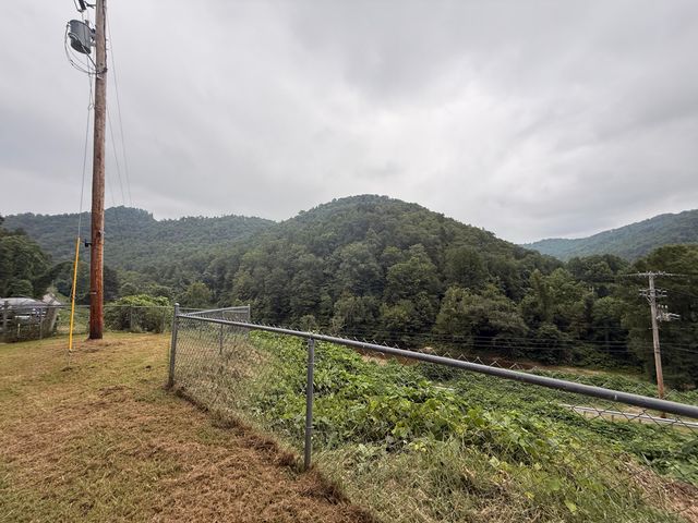 3001 Dryhill Road, Hyden, KY 41749