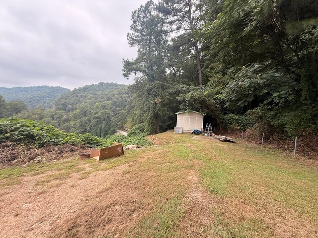 3001 Dryhill Road, Hyden, KY 41749