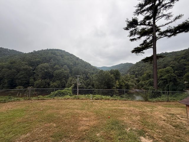 3001 Dryhill Road, Hyden, KY 41749