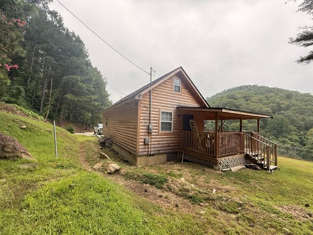 3001 Dryhill Road, Hyden, KY 41749