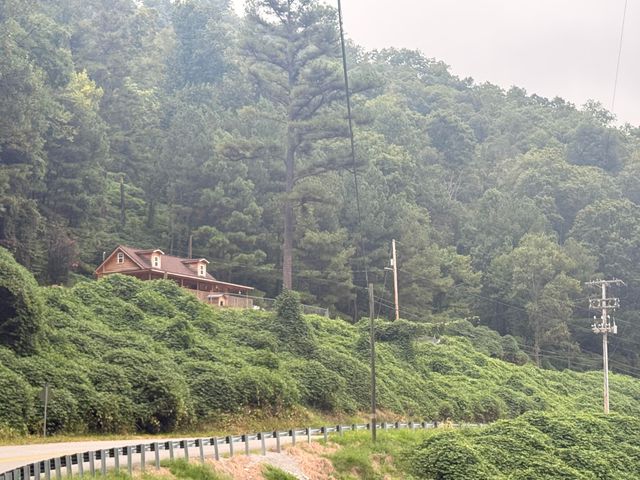 3001 Dryhill Road, Hyden, KY 41749