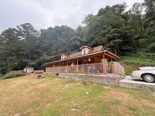 3001 Dryhill Road, Hyden, KY 41749