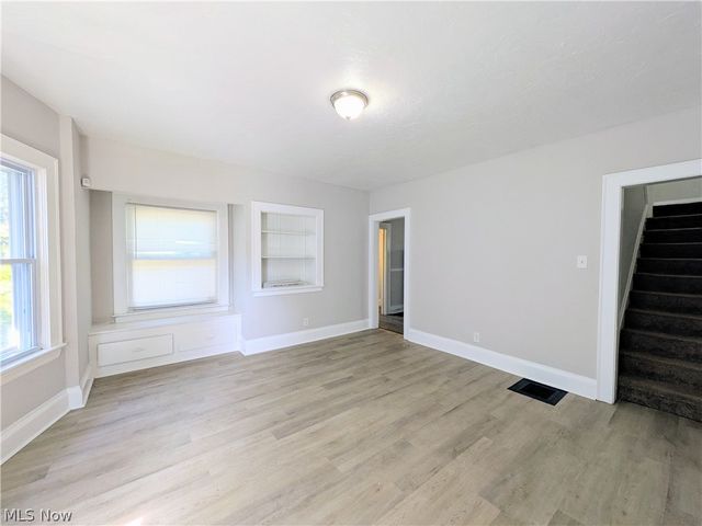 10721 Columbia Avenue, Cleveland, OH 44108