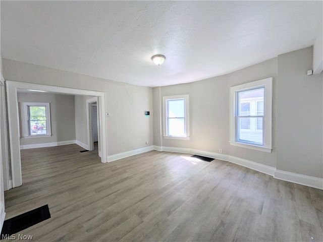 10721 Columbia Avenue, Cleveland, OH 44108