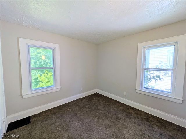 10721 Columbia Avenue, Cleveland, OH 44108