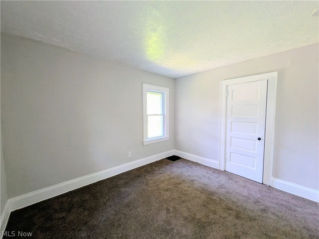 10721 Columbia Avenue, Cleveland, OH 44108