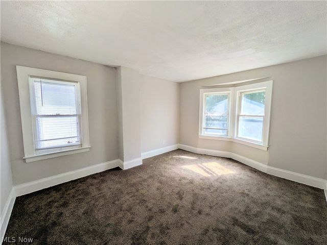 10721 Columbia Avenue, Cleveland, OH 44108