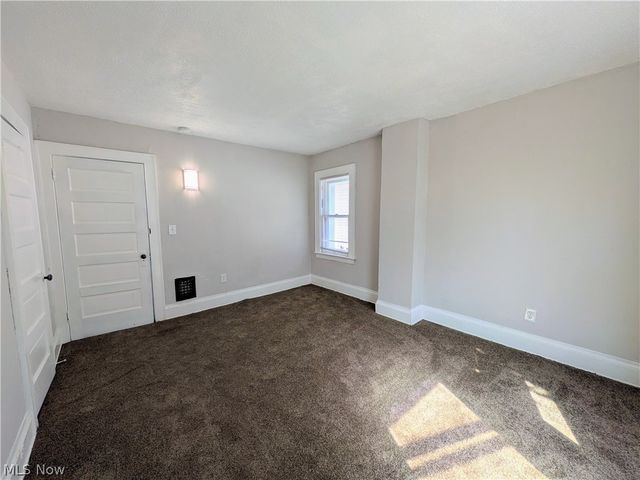 10721 Columbia Avenue, Cleveland, OH 44108