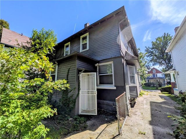 10721 Columbia Avenue, Cleveland, OH 44108