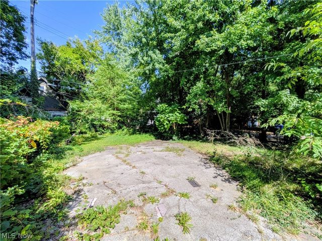 10721 Columbia Avenue, Cleveland, OH 44108