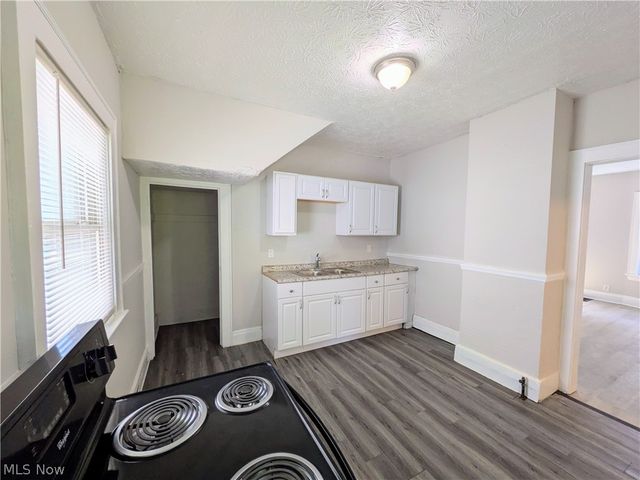 10721 Columbia Avenue, Cleveland, OH 44108