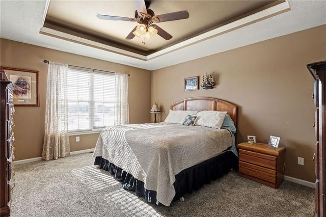 300 NE 192nd Terrace, Smithville, MO 64089