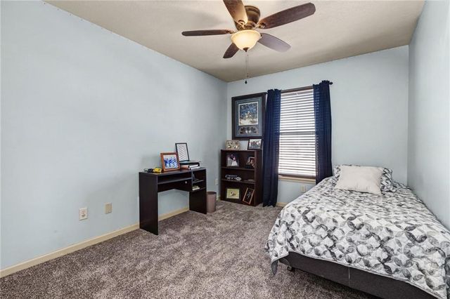 300 NE 192nd Terrace, Smithville, MO 64089