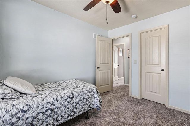 300 NE 192nd Terrace, Smithville, MO 64089