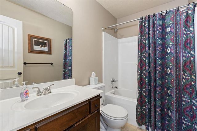 300 NE 192nd Terrace, Smithville, MO 64089