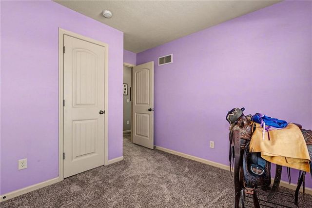 300 NE 192nd Terrace, Smithville, MO 64089