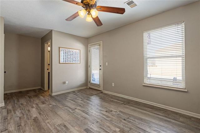 300 NE 192nd Terrace, Smithville, MO 64089