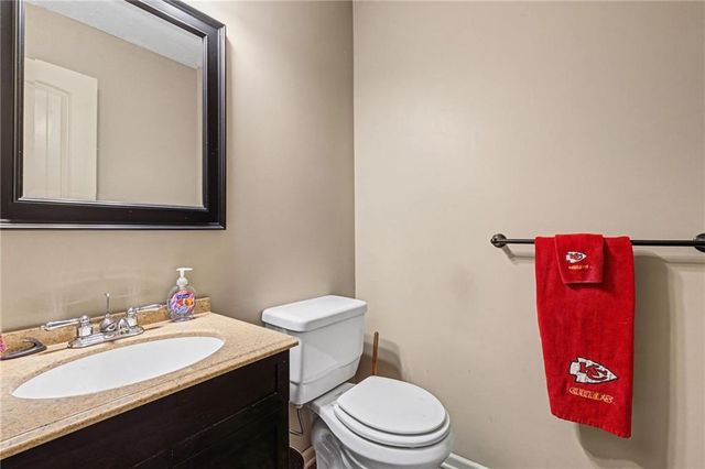 300 NE 192nd Terrace, Smithville, MO 64089