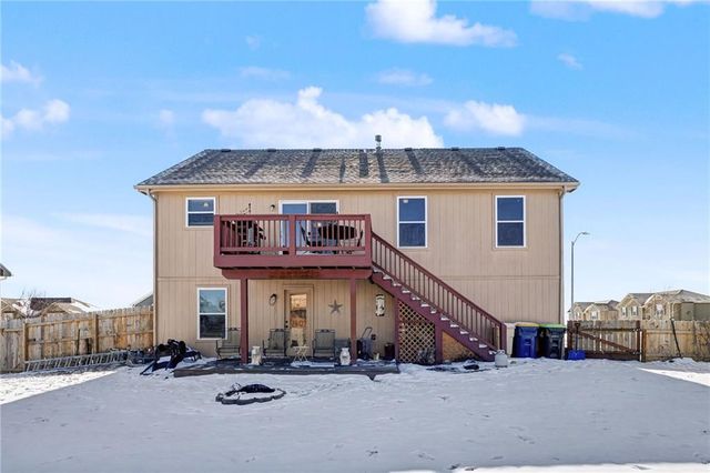 300 NE 192nd Terrace, Smithville, MO 64089