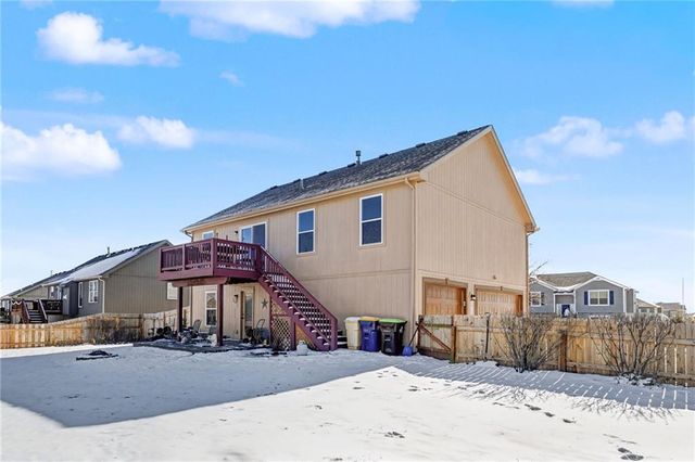 300 NE 192nd Terrace, Smithville, MO 64089