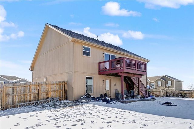 300 NE 192nd Terrace, Smithville, MO 64089