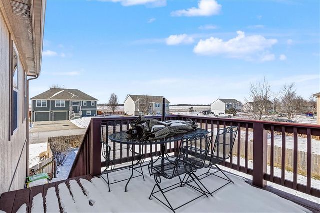 300 NE 192nd Terrace, Smithville, MO 64089