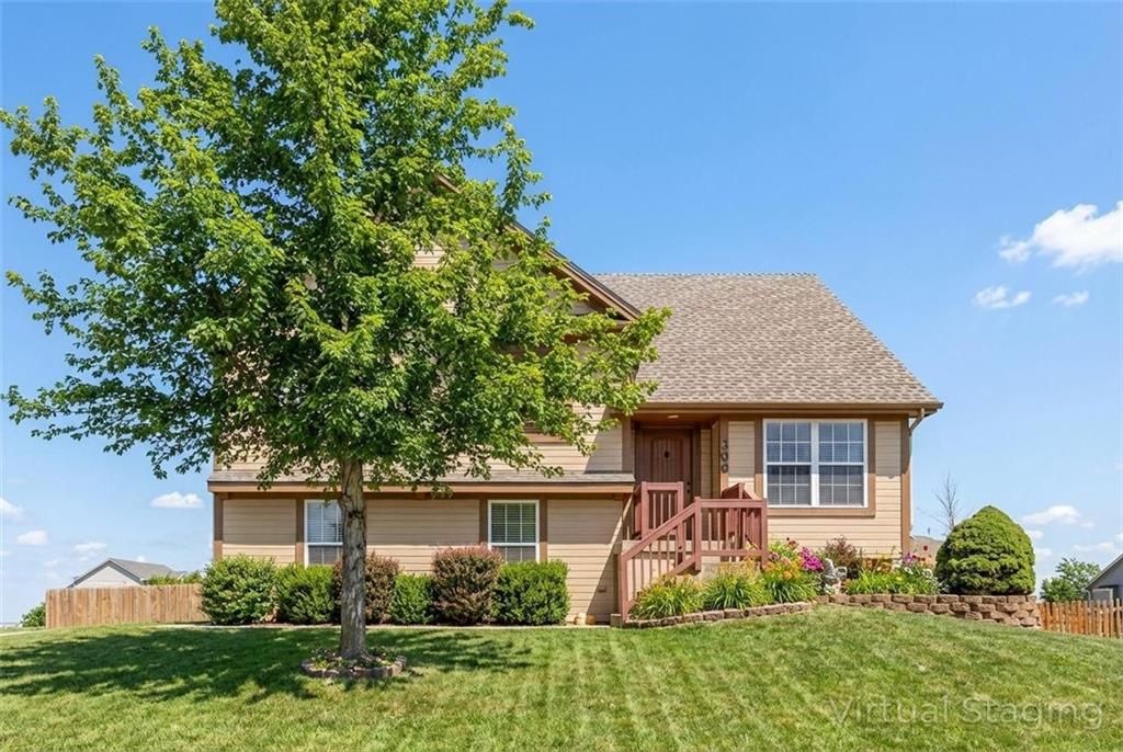 300 NE 192nd Terrace, Smithville, MO 64089