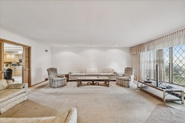 10129 Westmanor Drive, Franklin Park, IL 60131