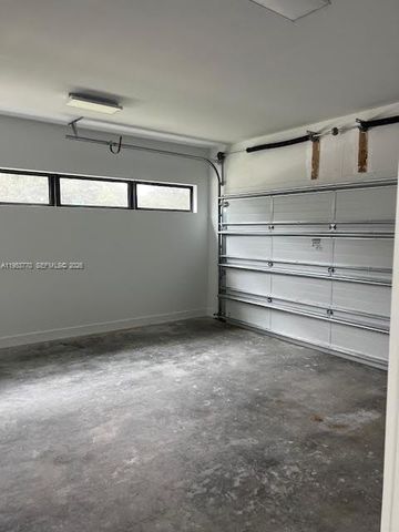 2 Hough Dr, Miami Springs, FL 33166