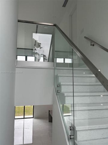 2 Hough Dr, Miami Springs, FL 33166