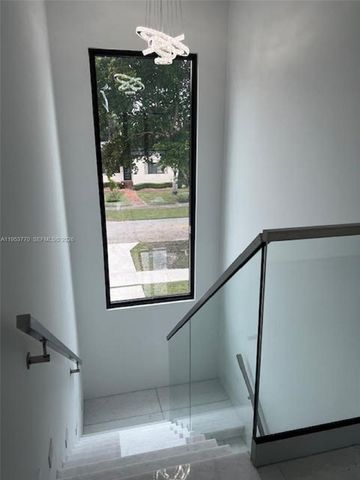 2 Hough Dr, Miami Springs, FL 33166