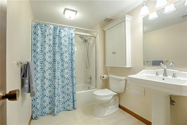 303 E Partridge Avenue G, Independence, MO 64055