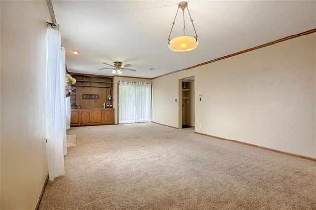 303 E Partridge Avenue G, Independence, MO 64055